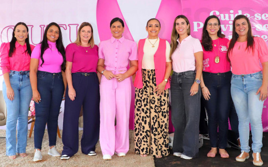 Primeira-dama Karynne Sotero realiza ação alusiva ao Outubro Rosa para cerca de 150 mulheres no Jardim Taquari