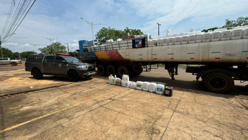 Polícia Militar apreende caminhão transportando cerca de R$ 250.000,00 em agrotóxicos de forma irregular