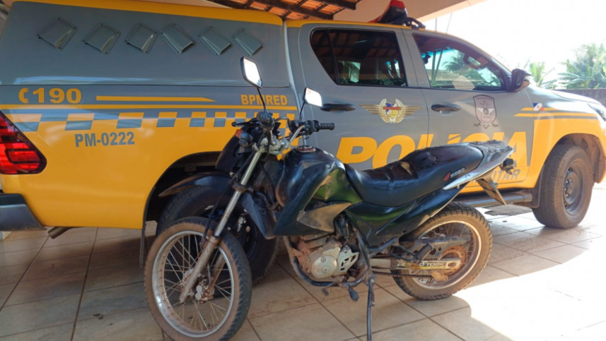 Polícia Militar apreende motocicleta com sinais identificadores adulterados em Arapoema